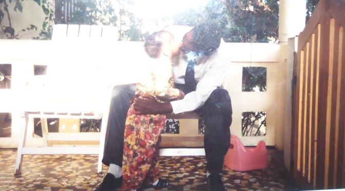 Sur la terrasse d&rsquo;un café je me suis assise et j&rsquo;ai pleuré.